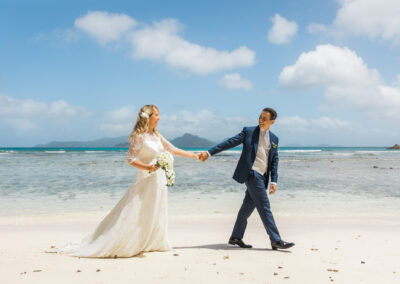 vestito da sposa matrimonio in spiaggia